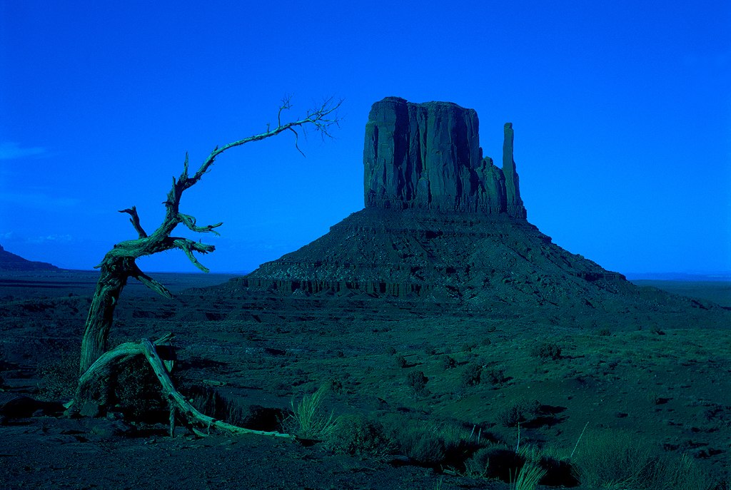 Monument Valley, Utah - 1000pc Glow-in-the-Dark Jigsaw Puzzle by Tomax - image 1