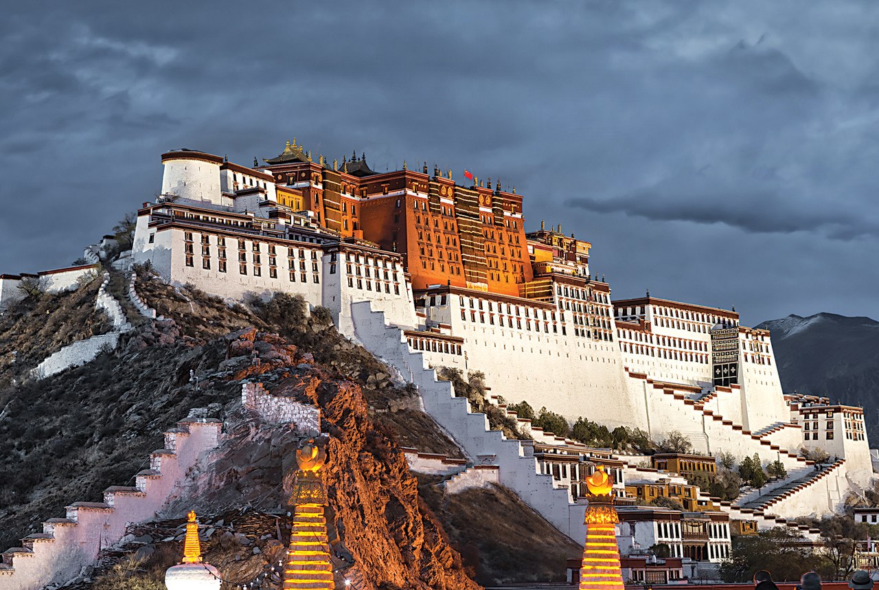 The Potala Palace - 1000pc Jigsaw Puzzle by Tomax
