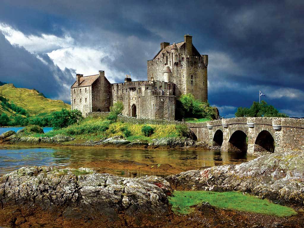 Eilean Donan Castle, Scotland - 750pc Jigsaw Puzzle by Buffalo Games