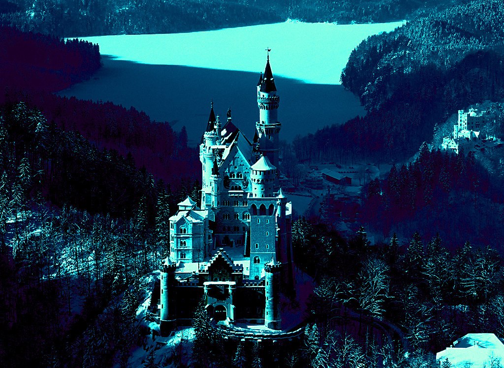 Neuschwanstein Castle - 500pc Glow in the Dark Jigsaw Puzzle By Tomax - image 1