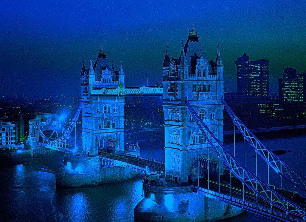 Tower Bridge, London - 500pc Glow in the Dark Jigsaw Puzzle By Tomax - image 1