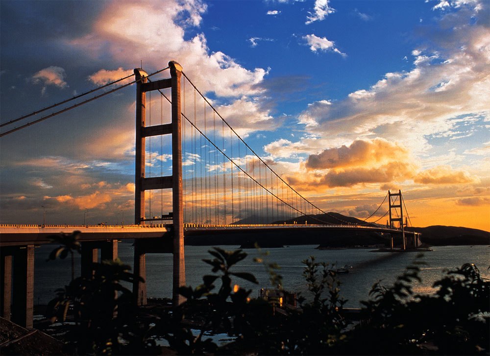 Tsing Ma Bridge, Hong Kong - 500pc Glow in the Dark Jigsaw Puzzle By Tomax